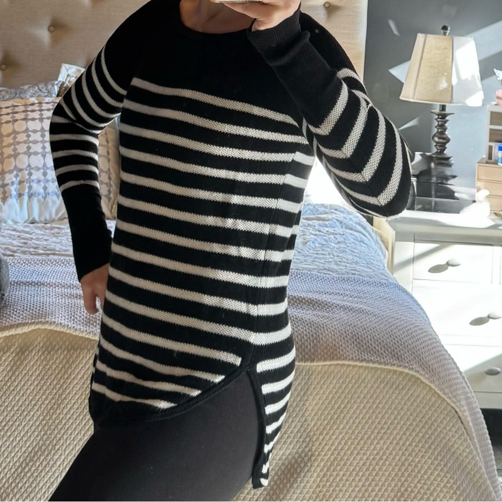 Banana Republic Black and White Knit Top